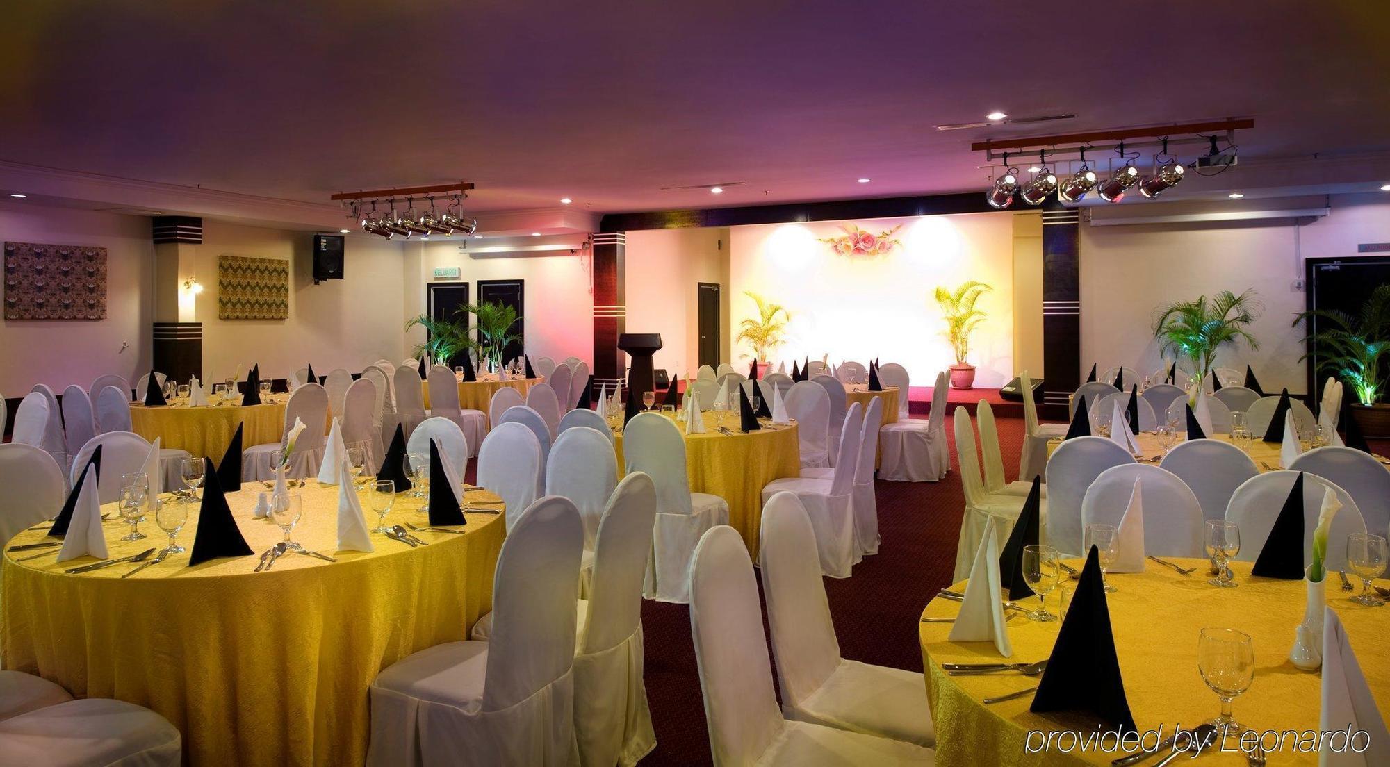 Wana Riverside Hotel Malacca Ресторан фото