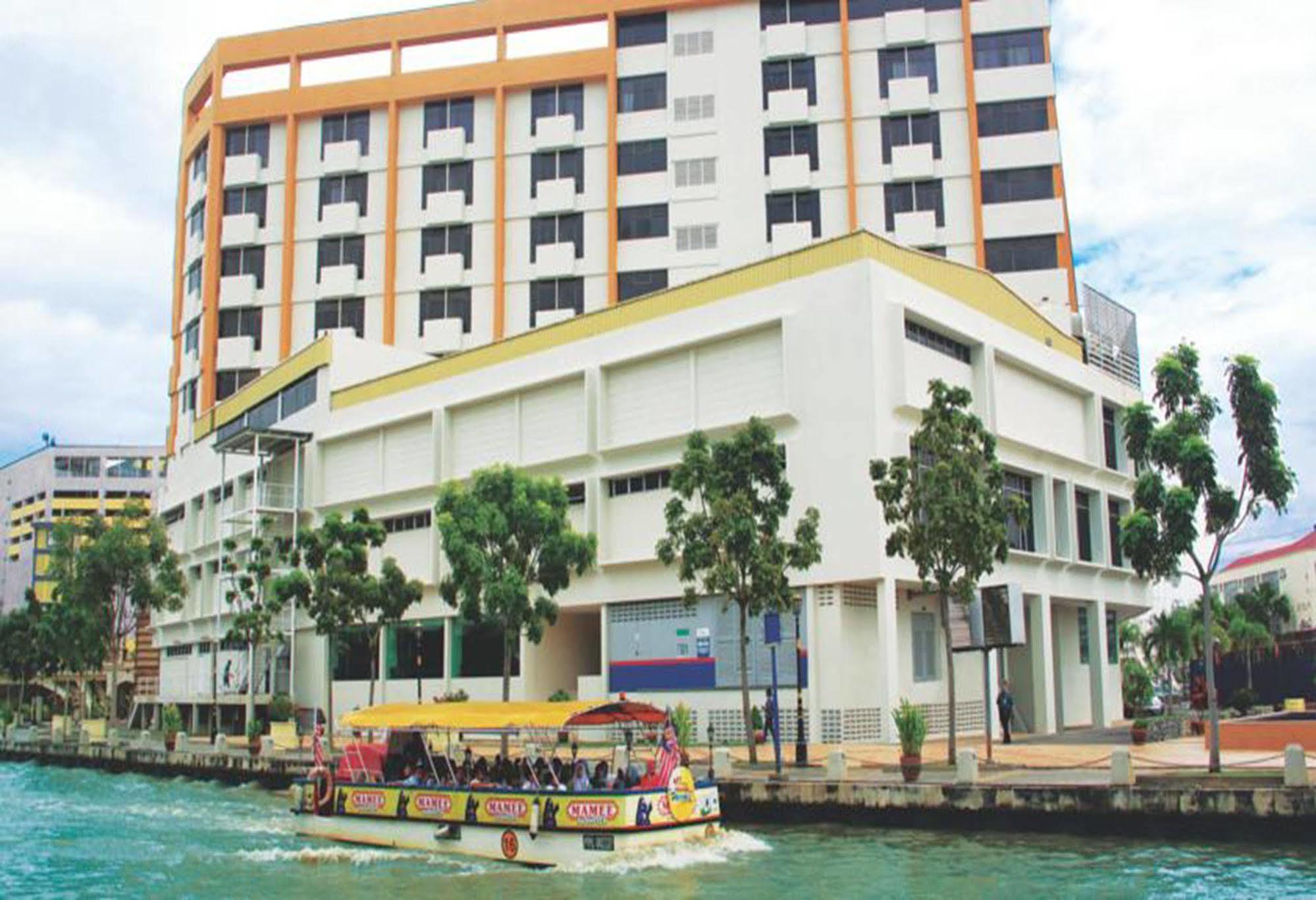 Wana Riverside Hotel Malacca Екстер'єр фото